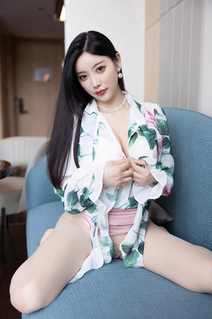 超清纯的学生妹和男朋友自拍后入
